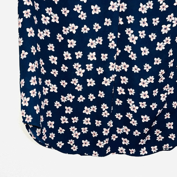 LOFT Outlet Navy Blue & Pink Floral Print Flutter Sleeve Blouse Small Women’s - Picture 4 of 10